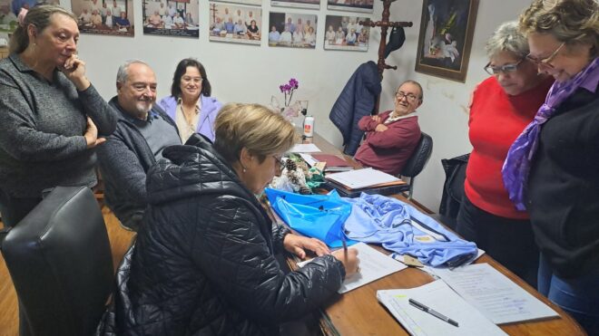 AJUPENSAL realizó el sorteo y entrega de la camiseta de la selección uruguaya