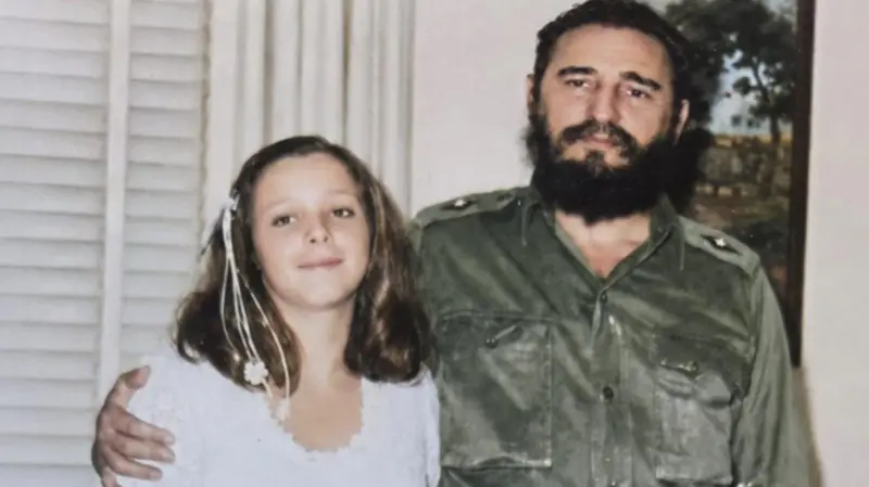 «Una vez me regaló un muñeco vestido de él mismo»: Alina Fernández, la hija rebelde de Fidel Castro, el hombre al que nunca quiso llamar papá «Una vez me regaló un muñeco vestido de él mismo»: Alina Fernández, la hija rebelde de Fidel Castro, el hombre al que nunca quiso llamar papá