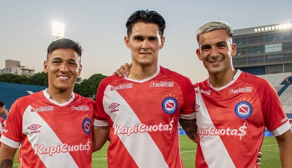 Nacional fue a FIFA, ganó juicio por deuda de Argentinos Juniors y ahora espera cobrar Nacional fue a FIFA, ganó juicio por deuda de Argentinos Juniors y ahora espera cobrar