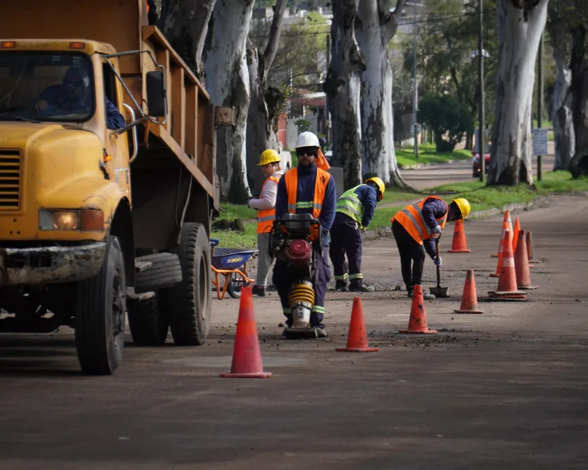 Gobierno de Salto refuerza trabajos para recuperar las calles tras las intensas lluvias Gobierno de Salto refuerza trabajos para recuperar las calles tras las intensas lluvias
